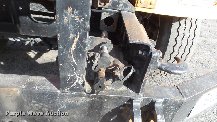 image for item DC5654 2002 International 4900 dump truck