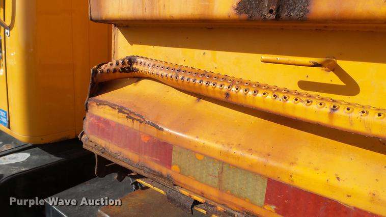 image for item DC5654 2002 International 4900 dump truck