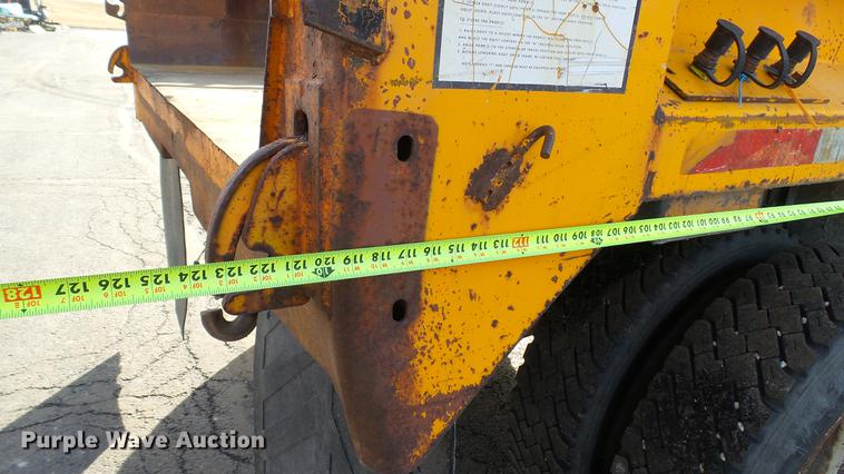 image for item DC5654 2002 International 4900 dump truck