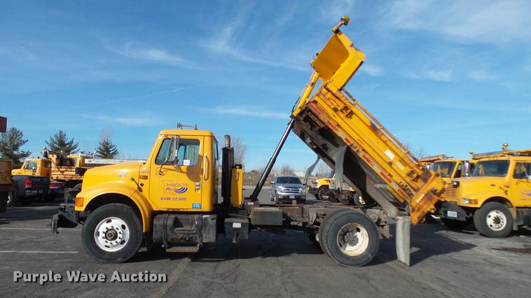 image for item DC5654 2002 International 4900 dump truck