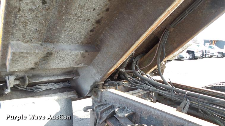 image for item DC5654 2002 International 4900 dump truck
