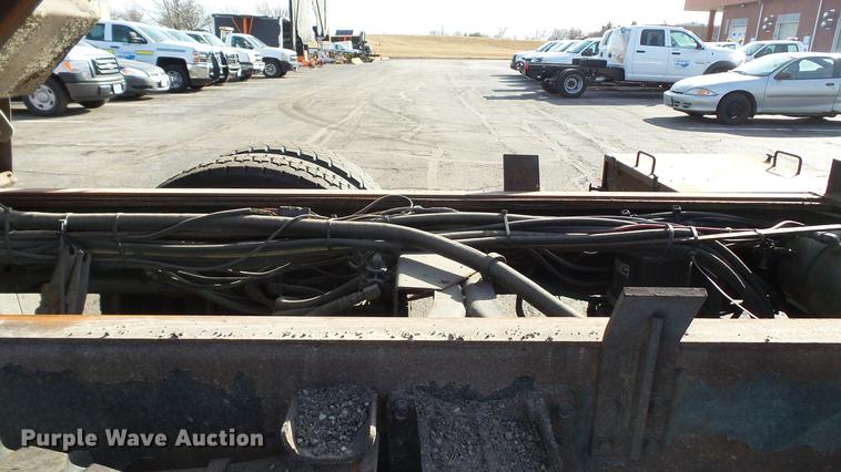 image for item DC5654 2002 International 4900 dump truck