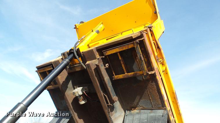 image for item DC5654 2002 International 4900 dump truck