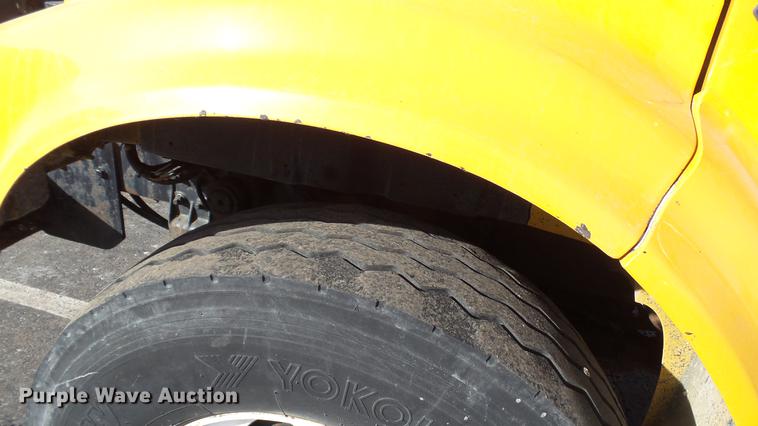 image for item DC5654 2002 International 4900 dump truck