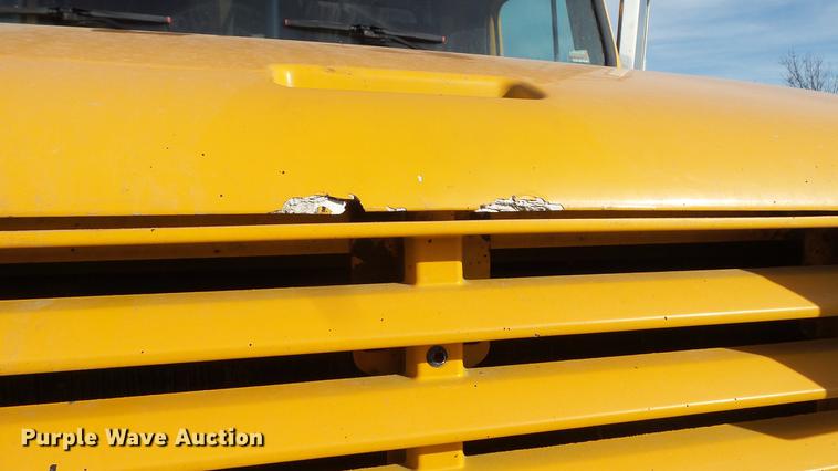 image for item DC5654 2002 International 4900 dump truck