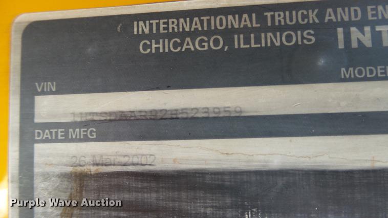 image for item DC5654 2002 International 4900 dump truck