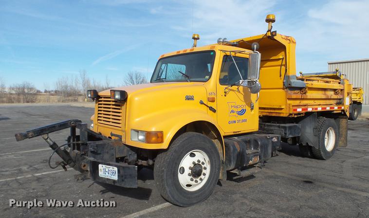 image for item DC5655 2002 International 4900 dump truck