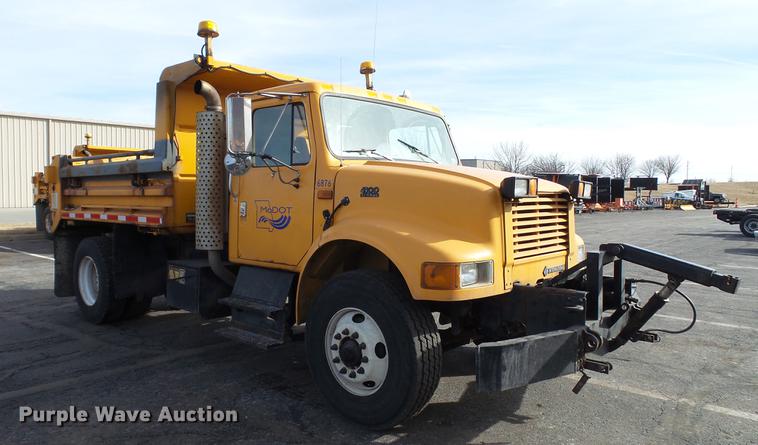 image for item DC5655 2002 International 4900 dump truck