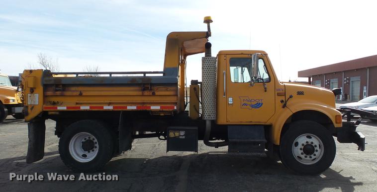 image for item DC5655 2002 International 4900 dump truck