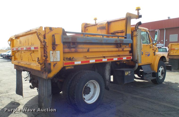 image for item DC5655 2002 International 4900 dump truck