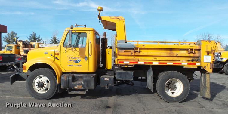 image for item DC5655 2002 International 4900 dump truck