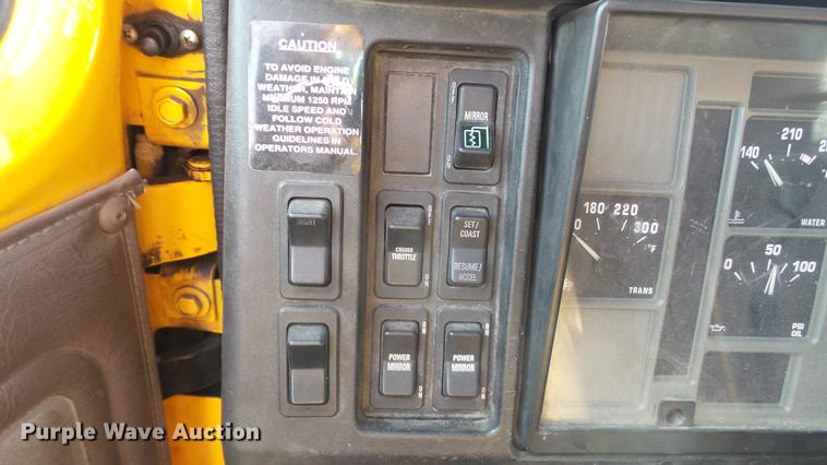 image for item DC5655 2002 International 4900 dump truck