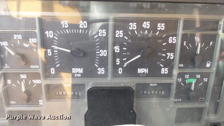 image for item DC5655 2002 International 4900 dump truck