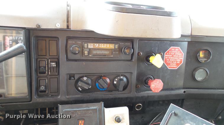 image for item DC5655 2002 International 4900 dump truck