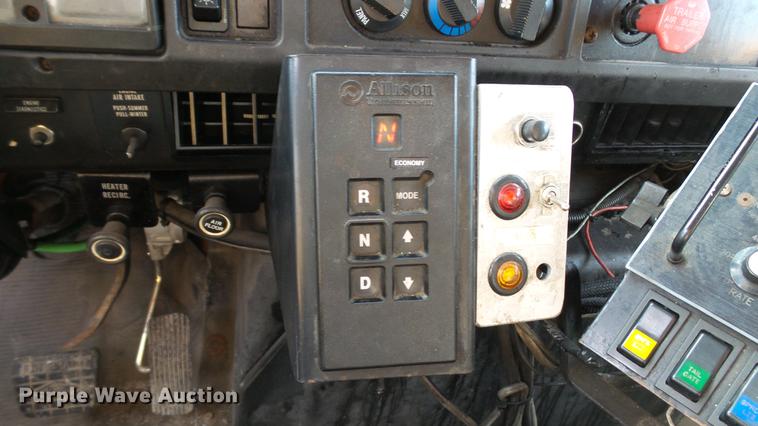 image for item DC5655 2002 International 4900 dump truck