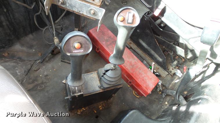 image for item DC5655 2002 International 4900 dump truck