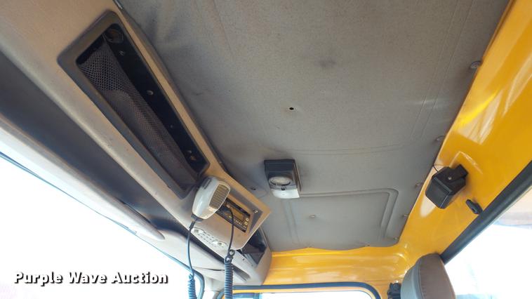 image for item DC5655 2002 International 4900 dump truck