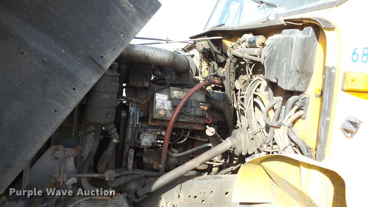 image for item DC5655 2002 International 4900 dump truck