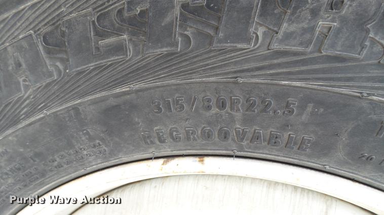 image for item DC5655 2002 International 4900 dump truck