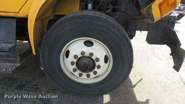 image for item DC5655 2002 International 4900 dump truck