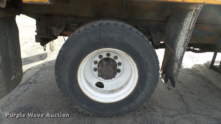 image for item DC5655 2002 International 4900 dump truck