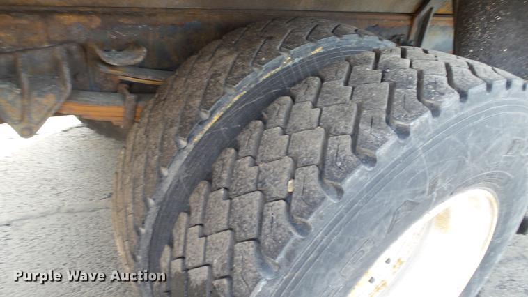 image for item DC5655 2002 International 4900 dump truck