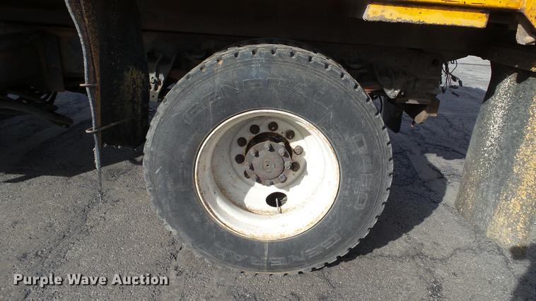 image for item DC5655 2002 International 4900 dump truck