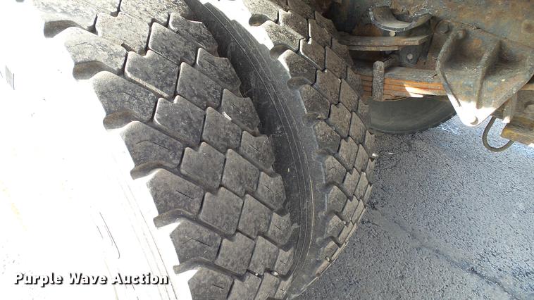 image for item DC5655 2002 International 4900 dump truck