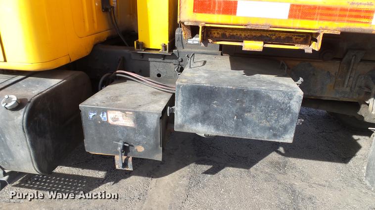 image for item DC5655 2002 International 4900 dump truck