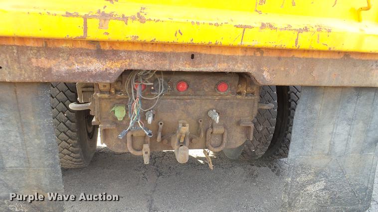 image for item DC5655 2002 International 4900 dump truck