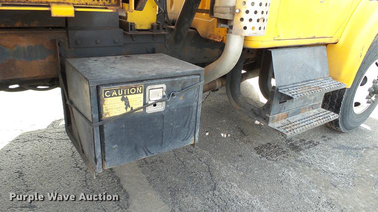 image for item DC5655 2002 International 4900 dump truck