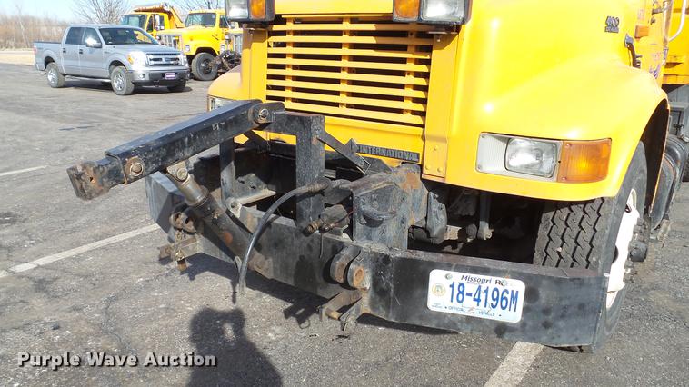 image for item DC5655 2002 International 4900 dump truck