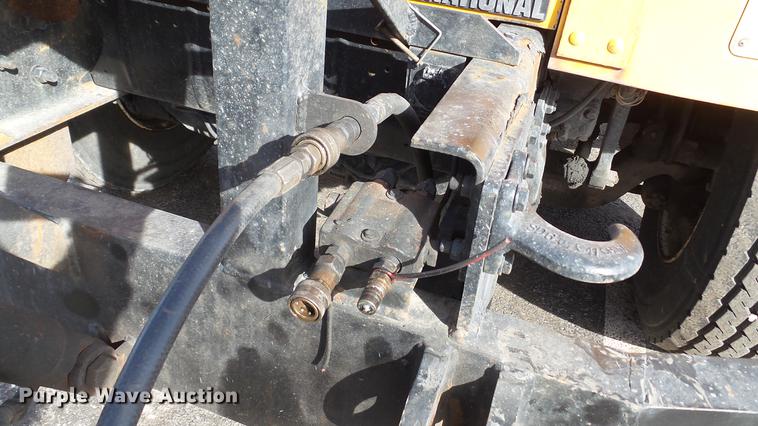 image for item DC5655 2002 International 4900 dump truck