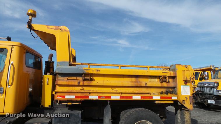 image for item DC5655 2002 International 4900 dump truck