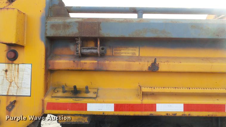 image for item DC5655 2002 International 4900 dump truck