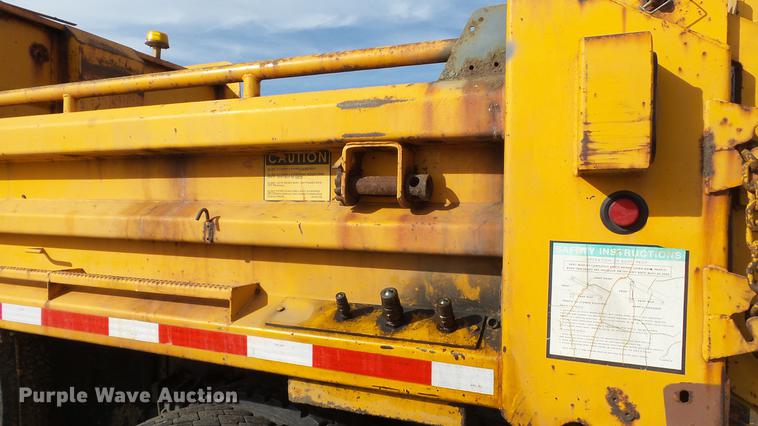 image for item DC5655 2002 International 4900 dump truck