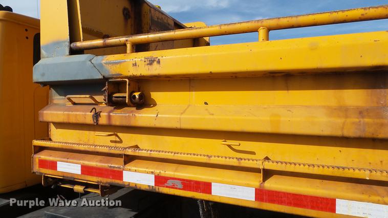 image for item DC5655 2002 International 4900 dump truck