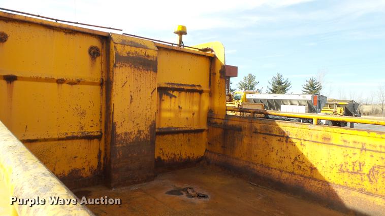 image for item DC5655 2002 International 4900 dump truck