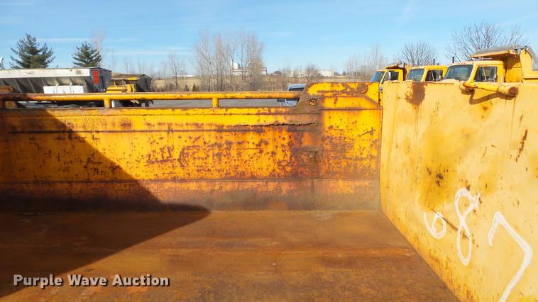 image for item DC5655 2002 International 4900 dump truck