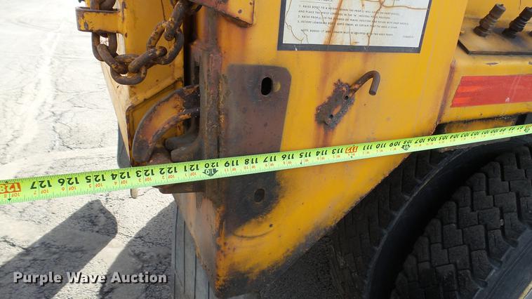 image for item DC5655 2002 International 4900 dump truck