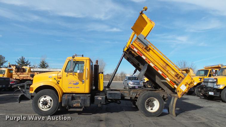 image for item DC5655 2002 International 4900 dump truck