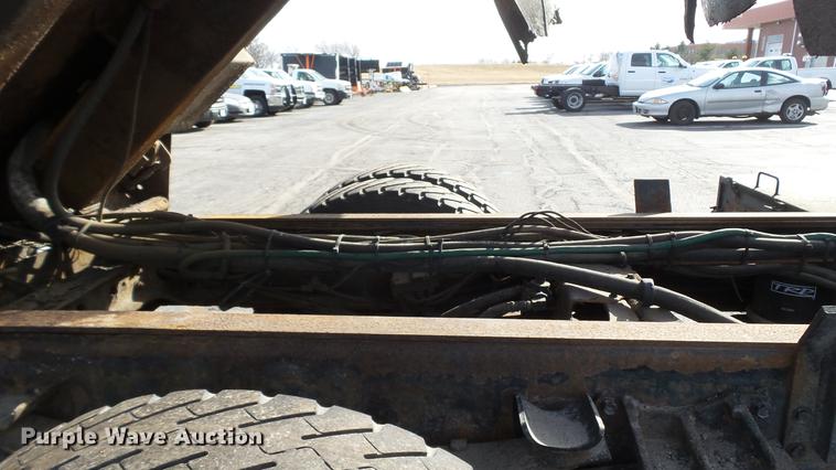 image for item DC5655 2002 International 4900 dump truck