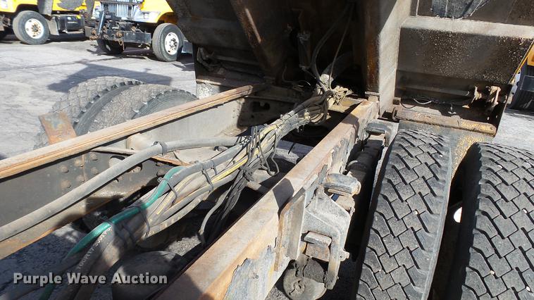 image for item DC5655 2002 International 4900 dump truck
