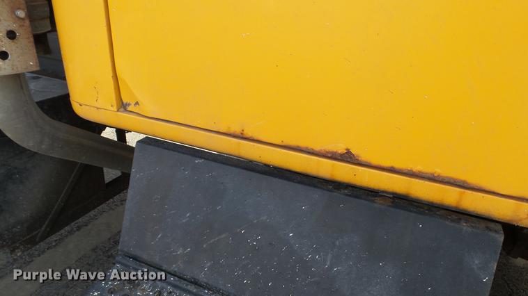 image for item DC5655 2002 International 4900 dump truck