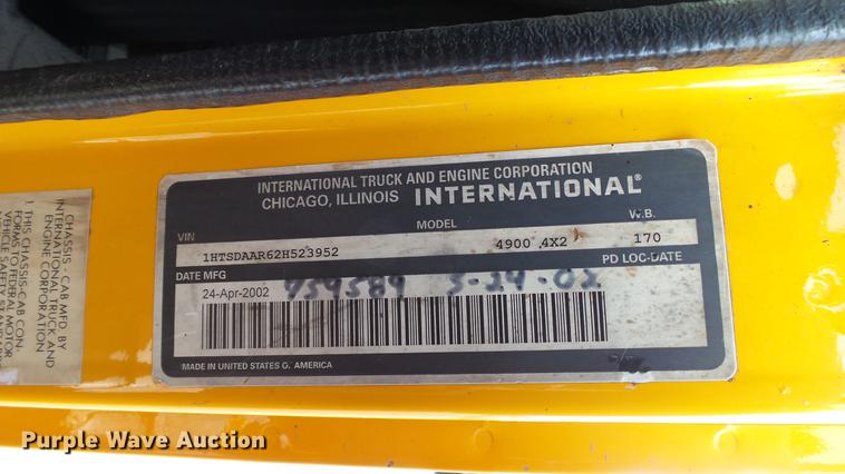 image for item DC5655 2002 International 4900 dump truck