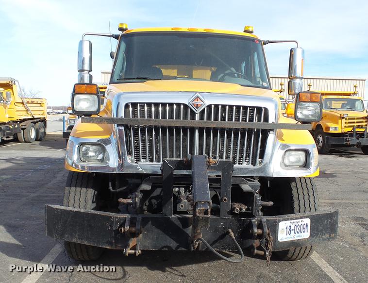 image for item DC5656 2006 International 7400 Crew Cab dump truck