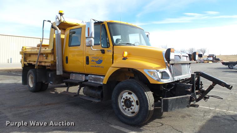 image for item DC5656 2006 International 7400 Crew Cab dump truck
