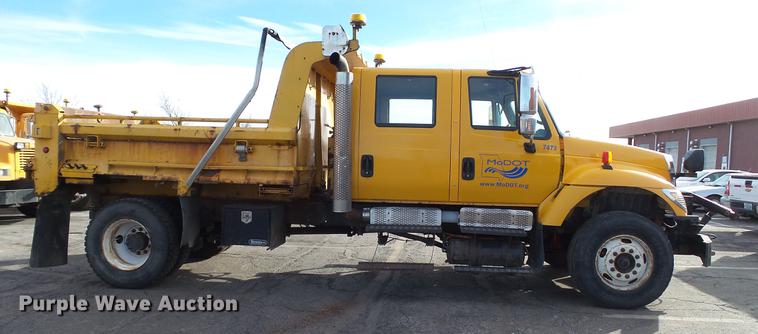 image for item DC5656 2006 International 7400 Crew Cab dump truck
