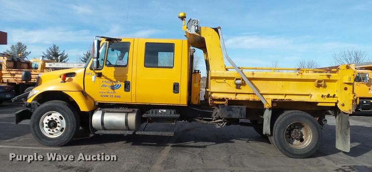 image for item DC5656 2006 International 7400 Crew Cab dump truck