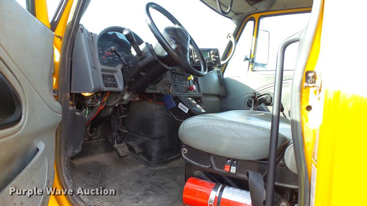 image for item DC5656 2006 International 7400 Crew Cab dump truck